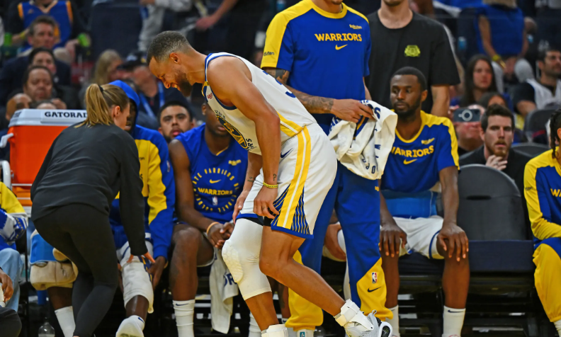 Curry, le pilier des Warriors, s'est foulé la cheville gauche et manquera les deux prochains matchs